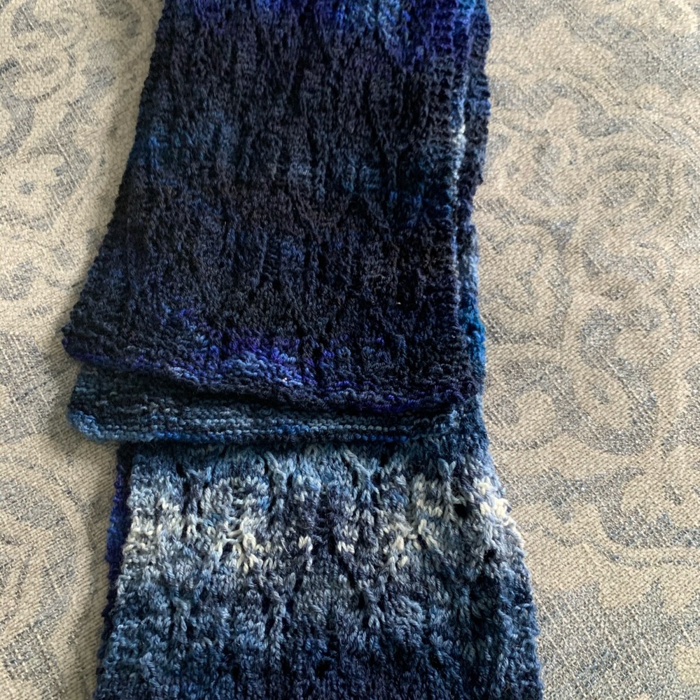 Handcrafted scarf - Picture 2 of 2